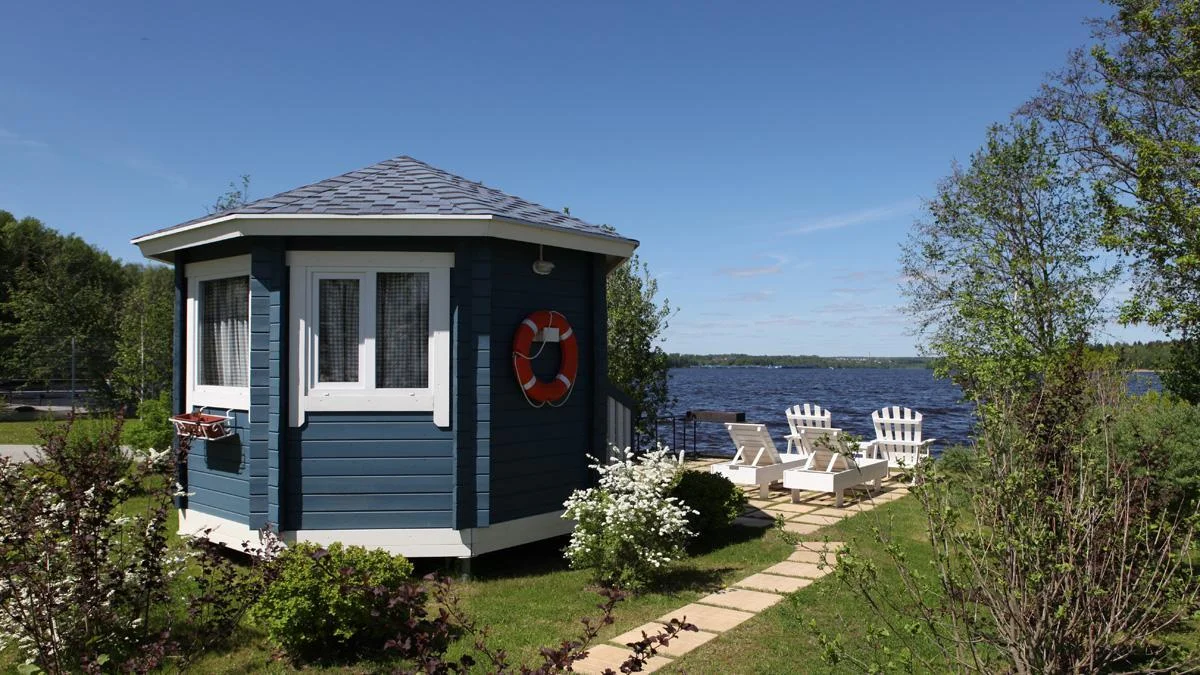 Закрытые беседки для пикника у воды в «Икша Ривер Клаб»