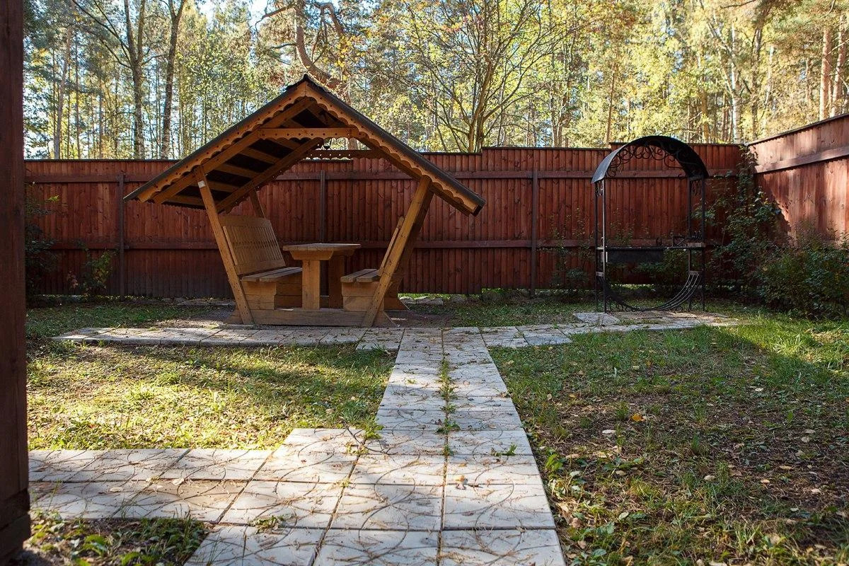 Малые беседки до 4 человек оборудованные мангалами