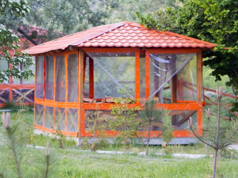 Беседки для отдыха с мангалом в спортивно-туристическом комплексе «Светлячок»