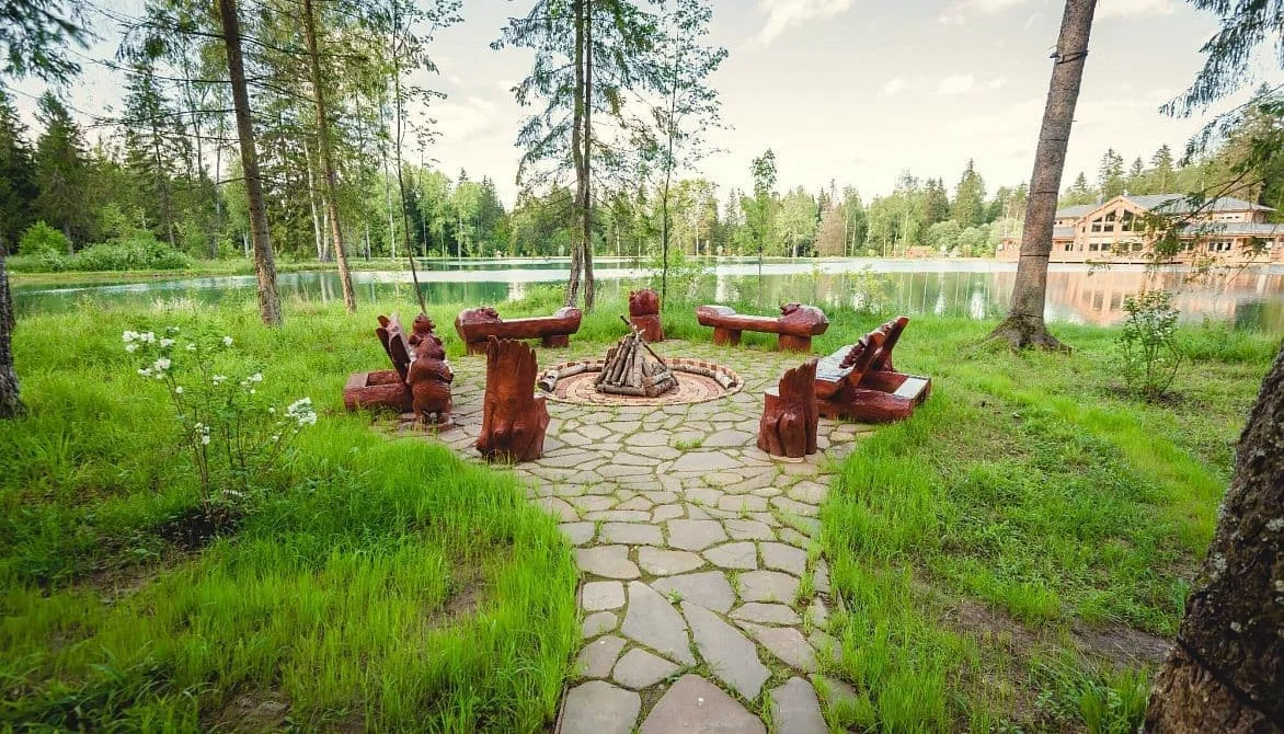 Красивое место для пикника и барбекю вместимостью до 35 человек