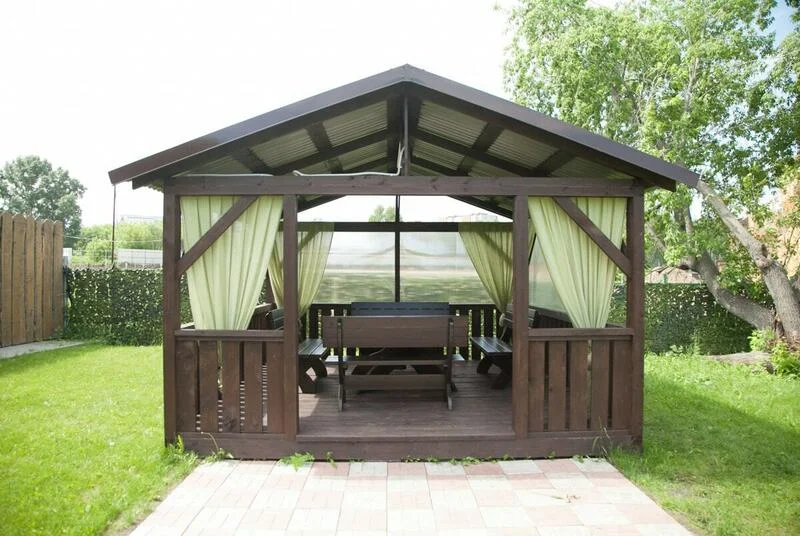 Роял Марин — деревянная беседка в аренду до 10 человек на территории Яхт Клуба