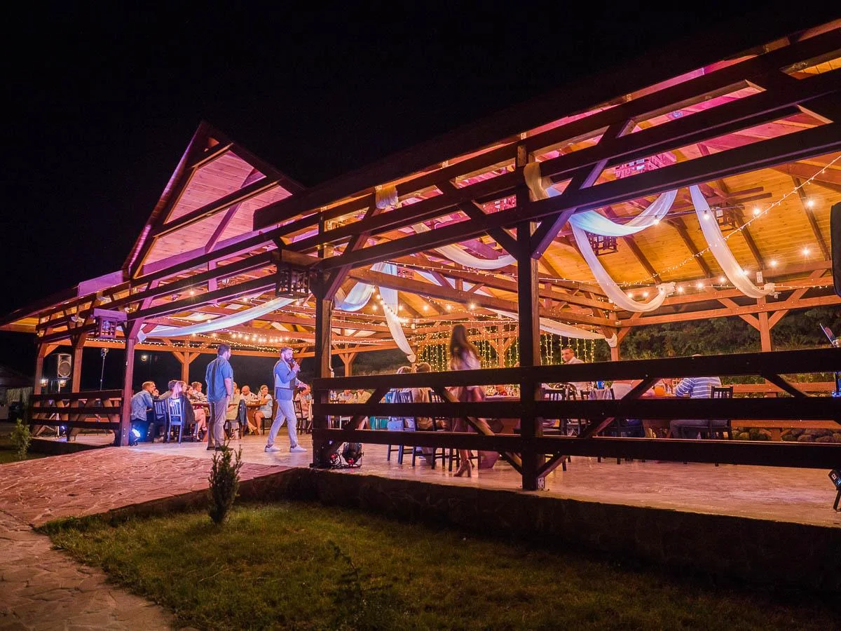 Проведение свадьбы в беседке на 100 человек в отель-парке «Байдары»