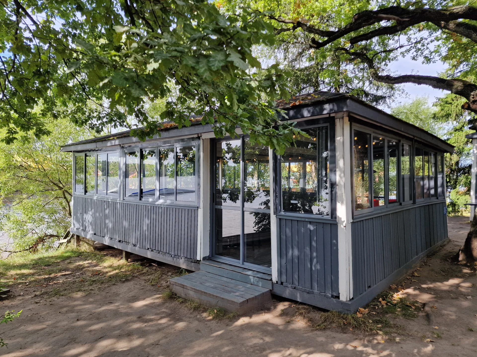 Беседки на поляне «Тортуга» от 10 до 80 человек в развлекательном комплексе «Малибу»