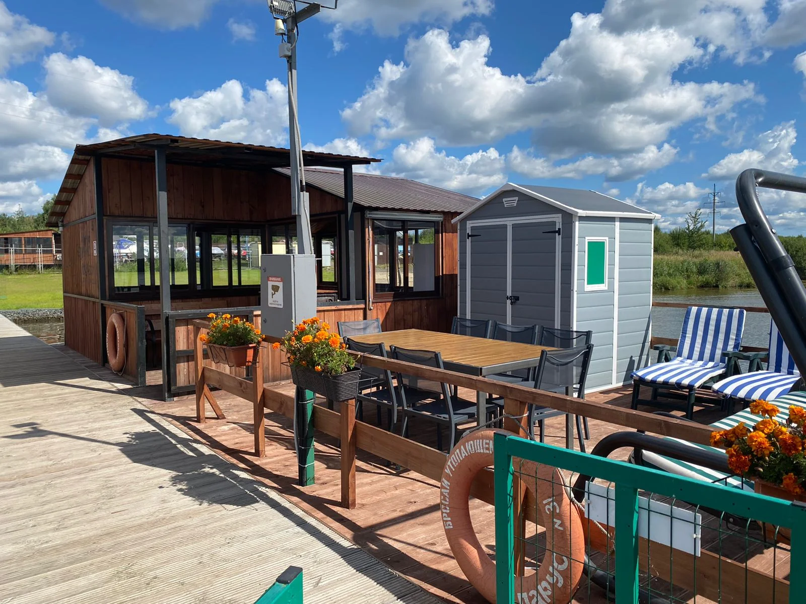 Аренда беседки на воде на берегу Клязьминского водохранилища в яхт-клубе «Парусник»