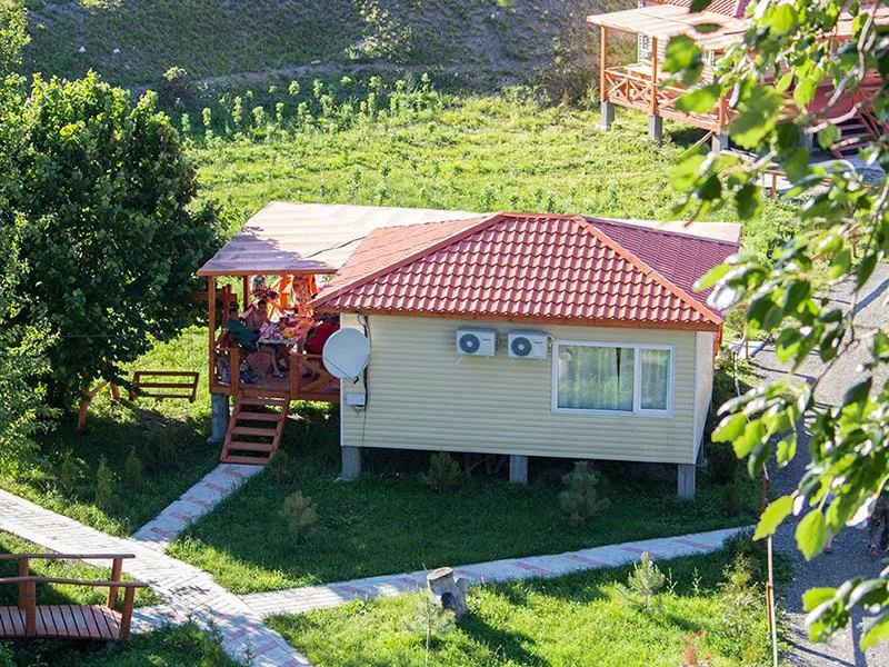 Отдых в домиках на территорий спортивно-туристического комплекса «Светлячок»