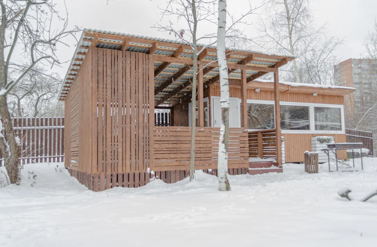 Закрытая беседка / тёплая / с летней верандой в парке «Городская дача»
