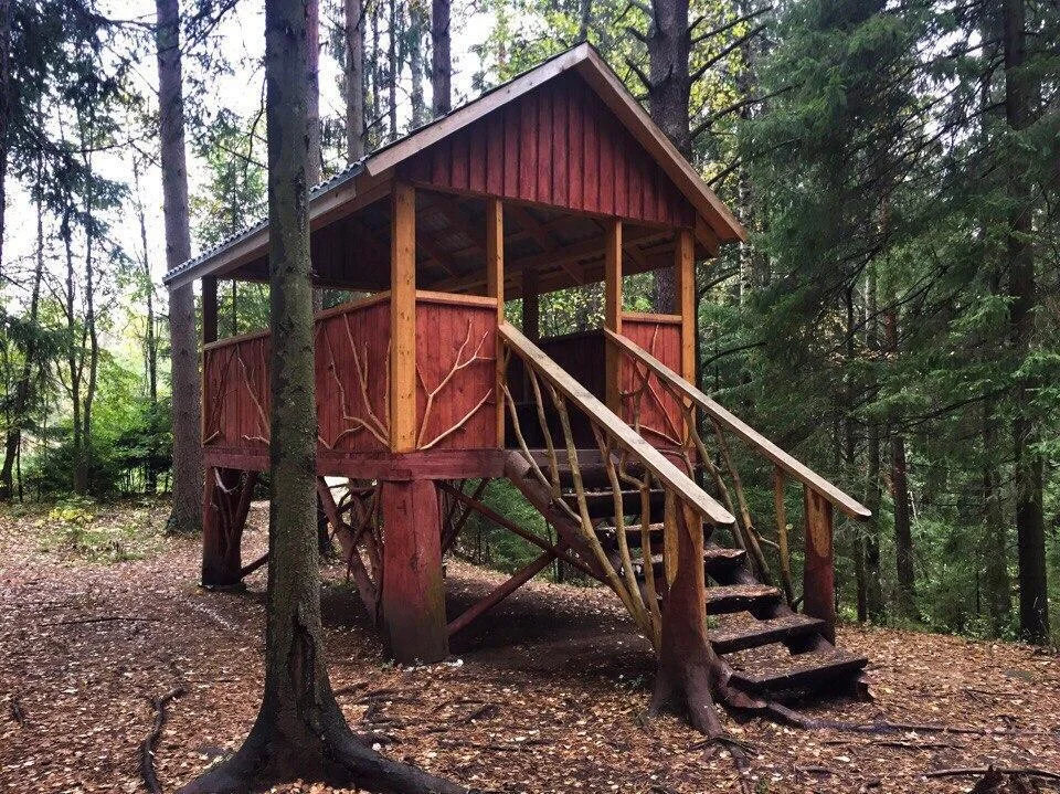 Беседка в лесу Курьи Ножки на 15 человек с мангалом для шашлыка