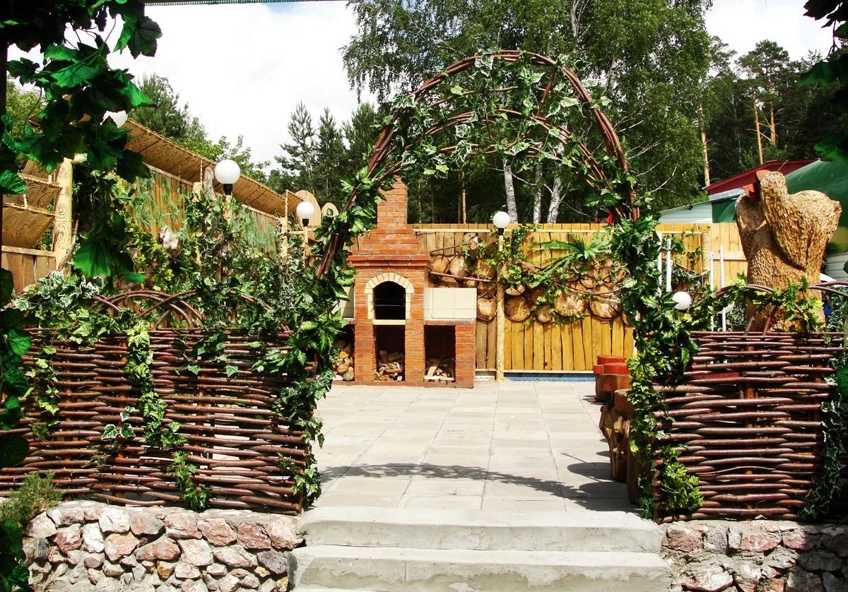 Огороженная площадка для отдыха на 25 человек