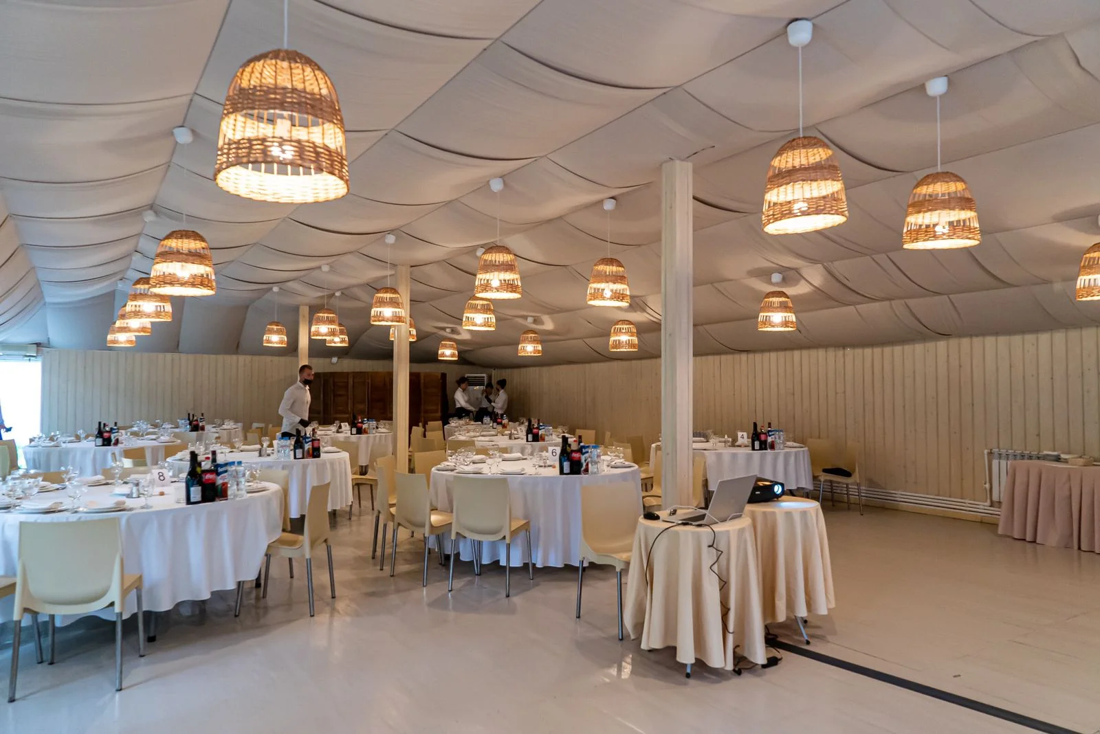 Банкетные залы для компаний от 10 до 500 человек на природе