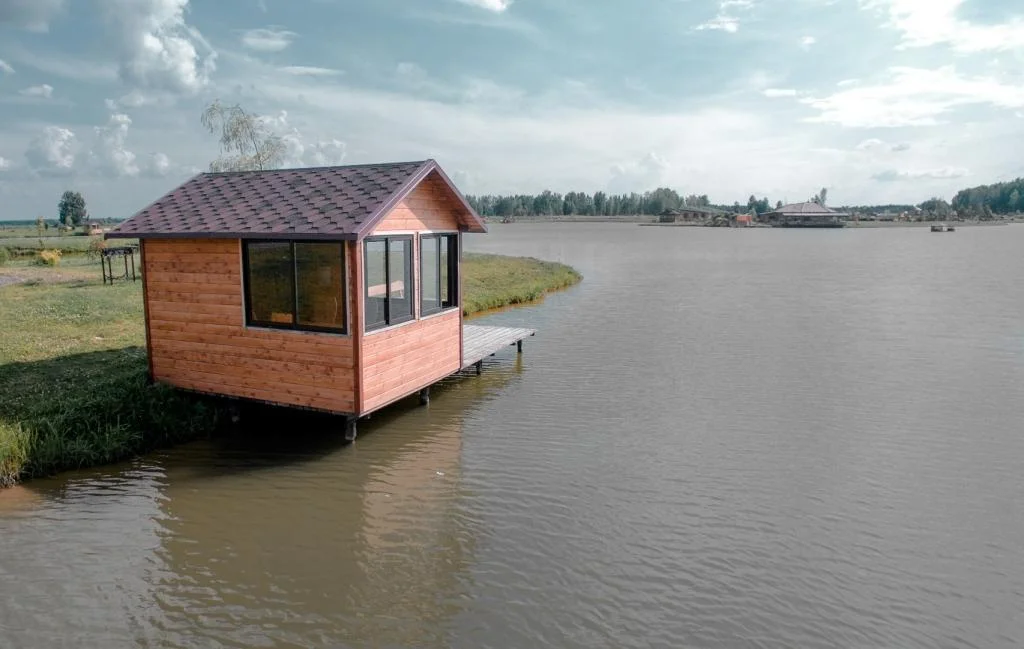 Беседка на воде (открытая /закрытая) для рыбака