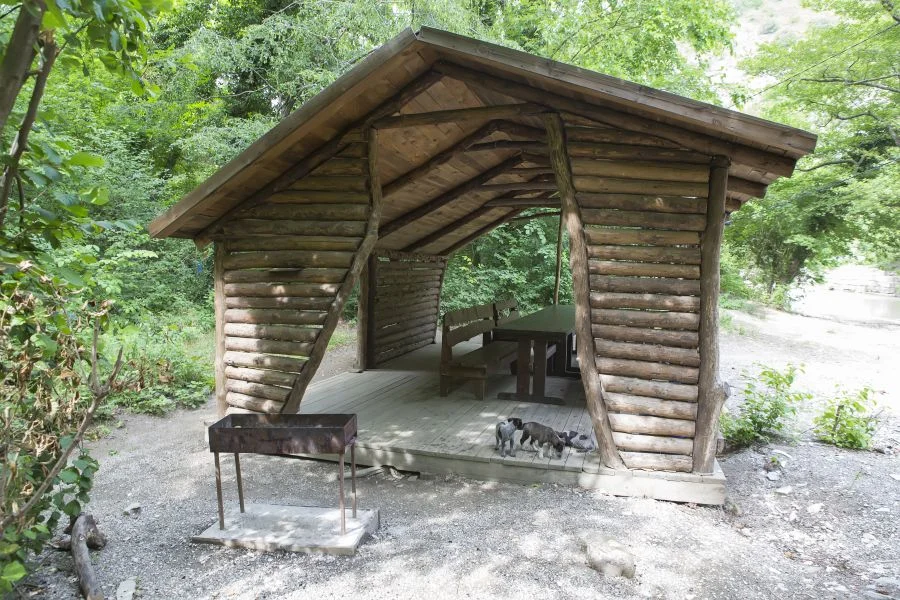 Аренда деревянной беседки для шашлыка — Лесная Заимка / Геленджик