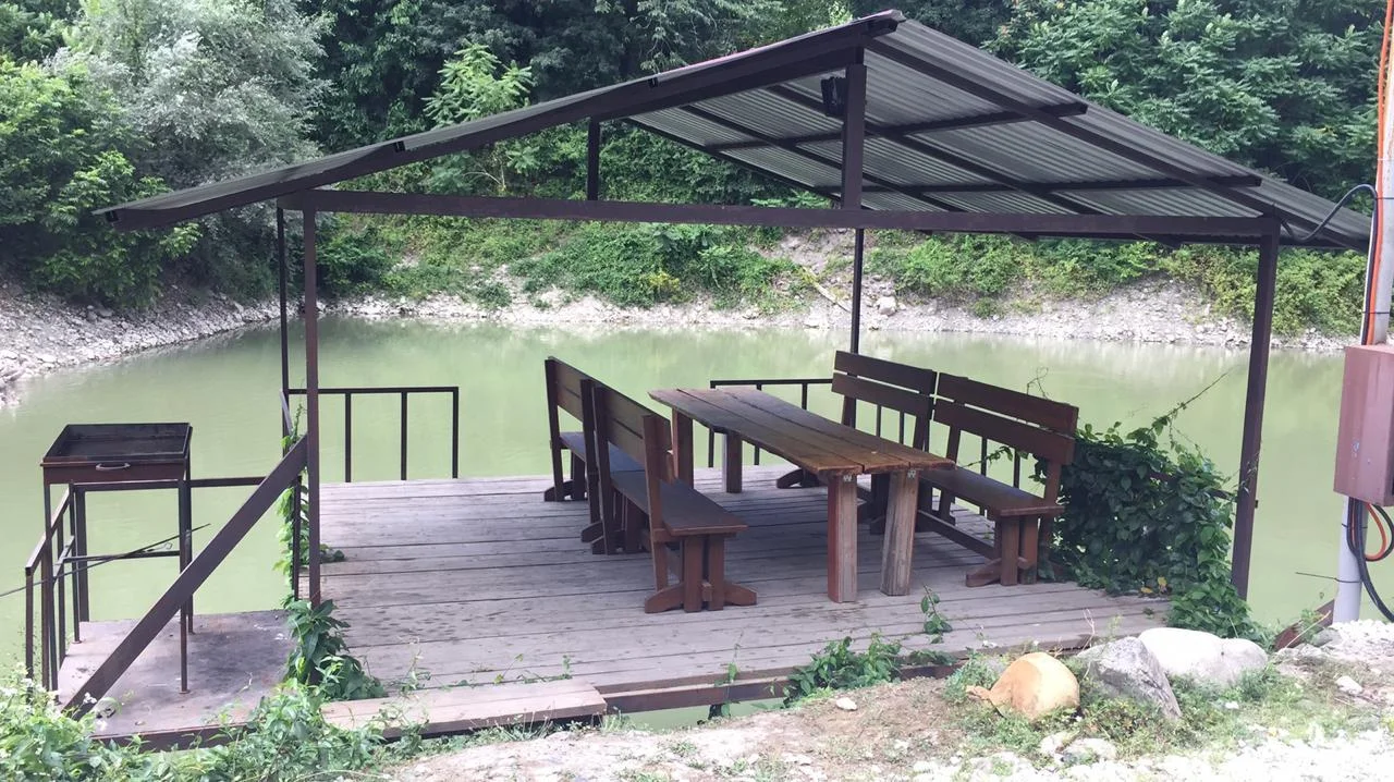 Пикник у озера с рыбалкой на территории таверни «Вертолетчик»