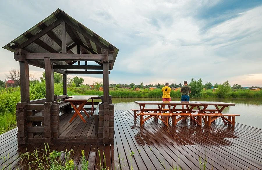 Беседки и домики на воде для платной рыбалки