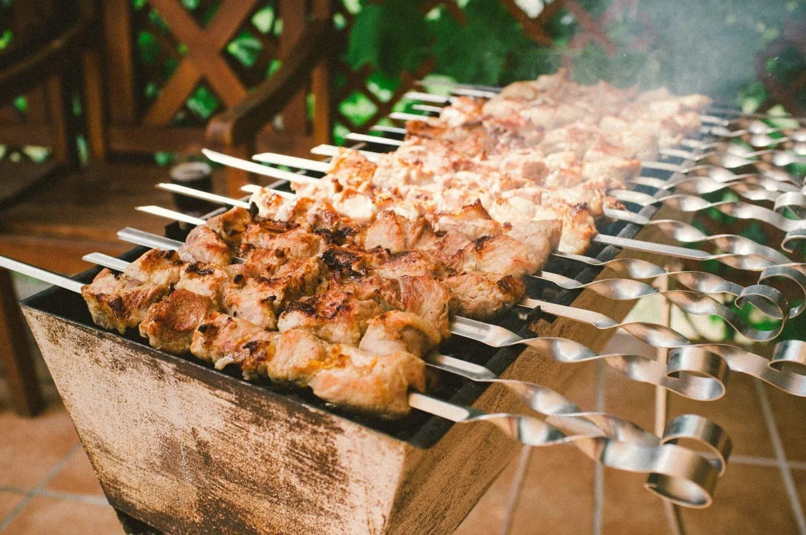 Снять беседку вблизи воды на пляже в городе Бердск