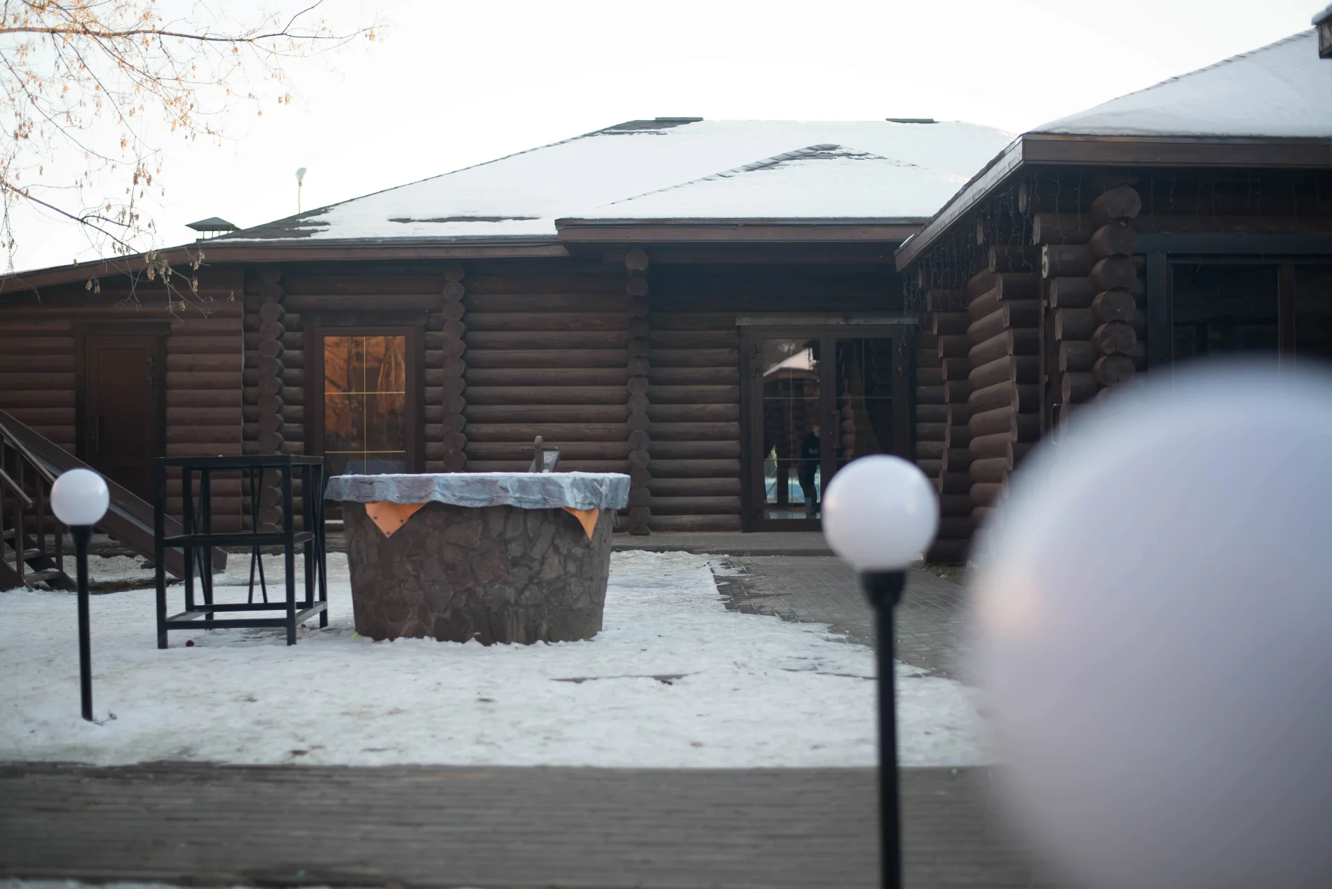 Аренда беседки «Premium+» вместимостью до 50 человек в гостиничном комплексе «LogHouse»