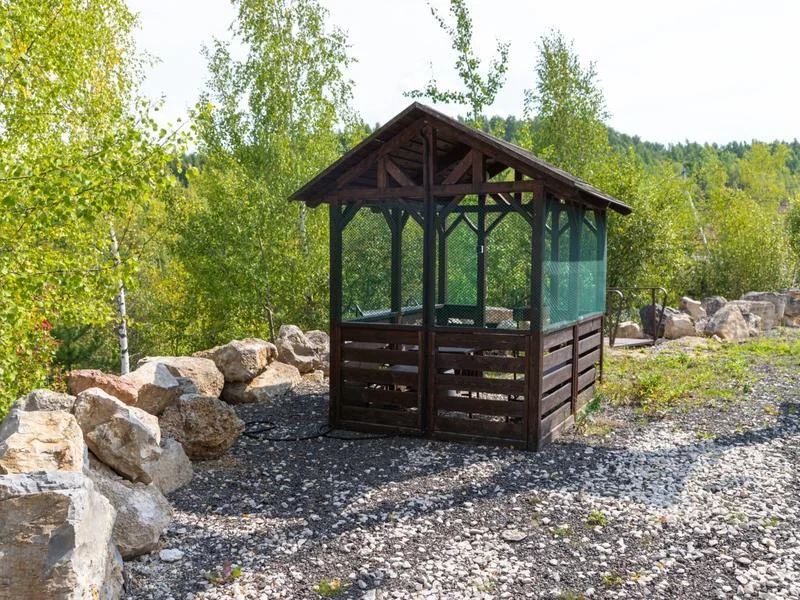 Аренда маленькой беседки до 8 человек — парк отель «Цитадель»