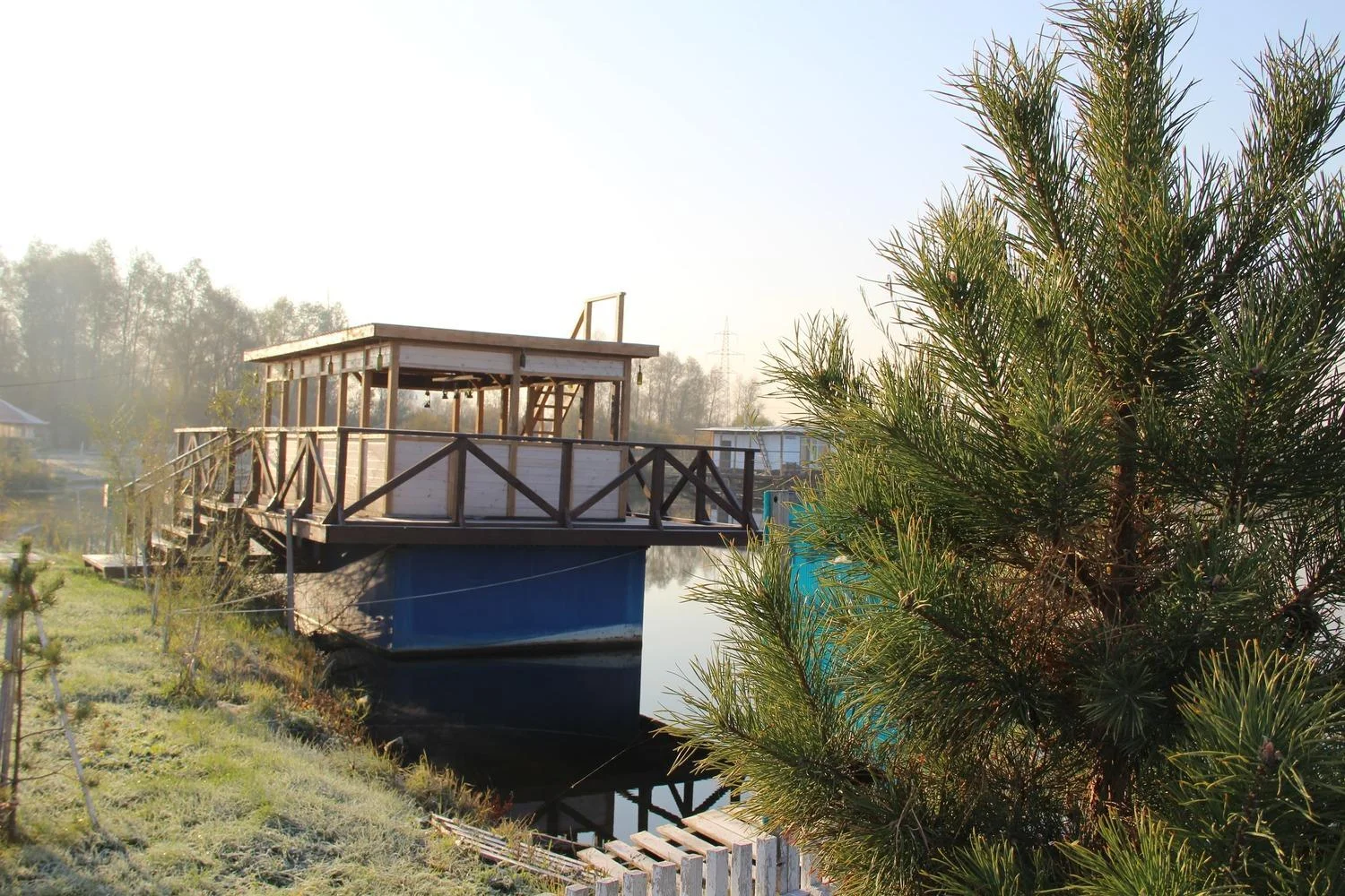 Снять VIP беседку на плавучем понтоне — база отдыха «Озеро Медвежье»