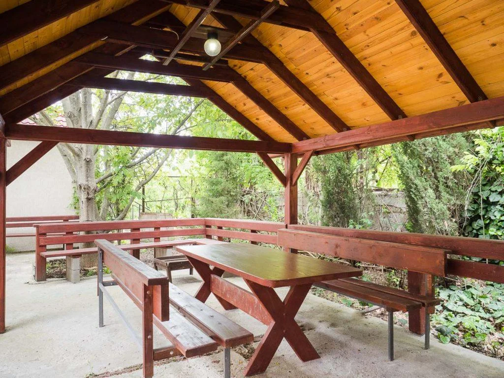 Отдых в беседке на 10-15 человек в отель-парке «Байдары»