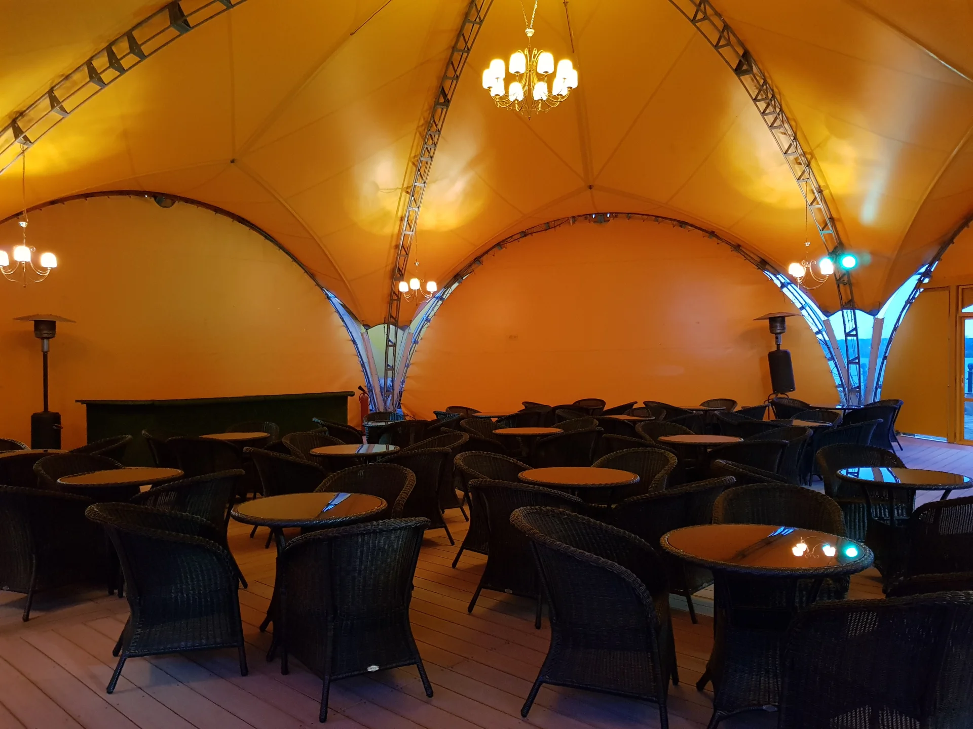 Большой шатер на воде до 250 человек в Московской области в РК «Малибу»