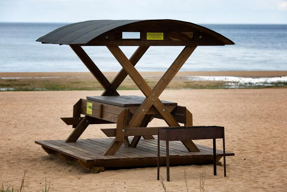 Несколько уютных, открытых беседок на 6 персон