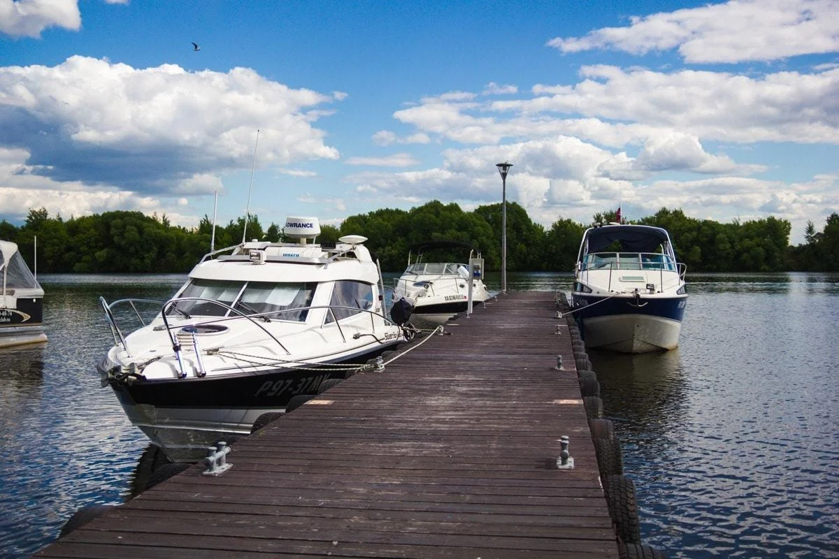 Беседки для пикника на территории Яхт-клуба «Ново-Рождественно»