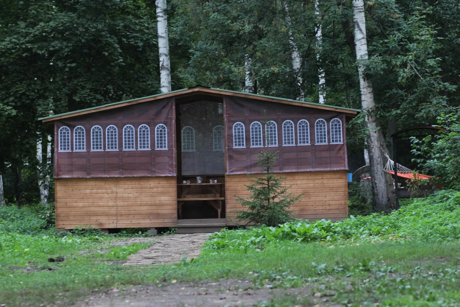 Аренда больших и малых деревянных беседок в “Пехорка Парк”