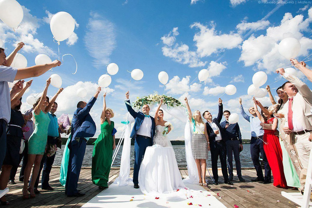 Небольшая и уютная беседка для пикника