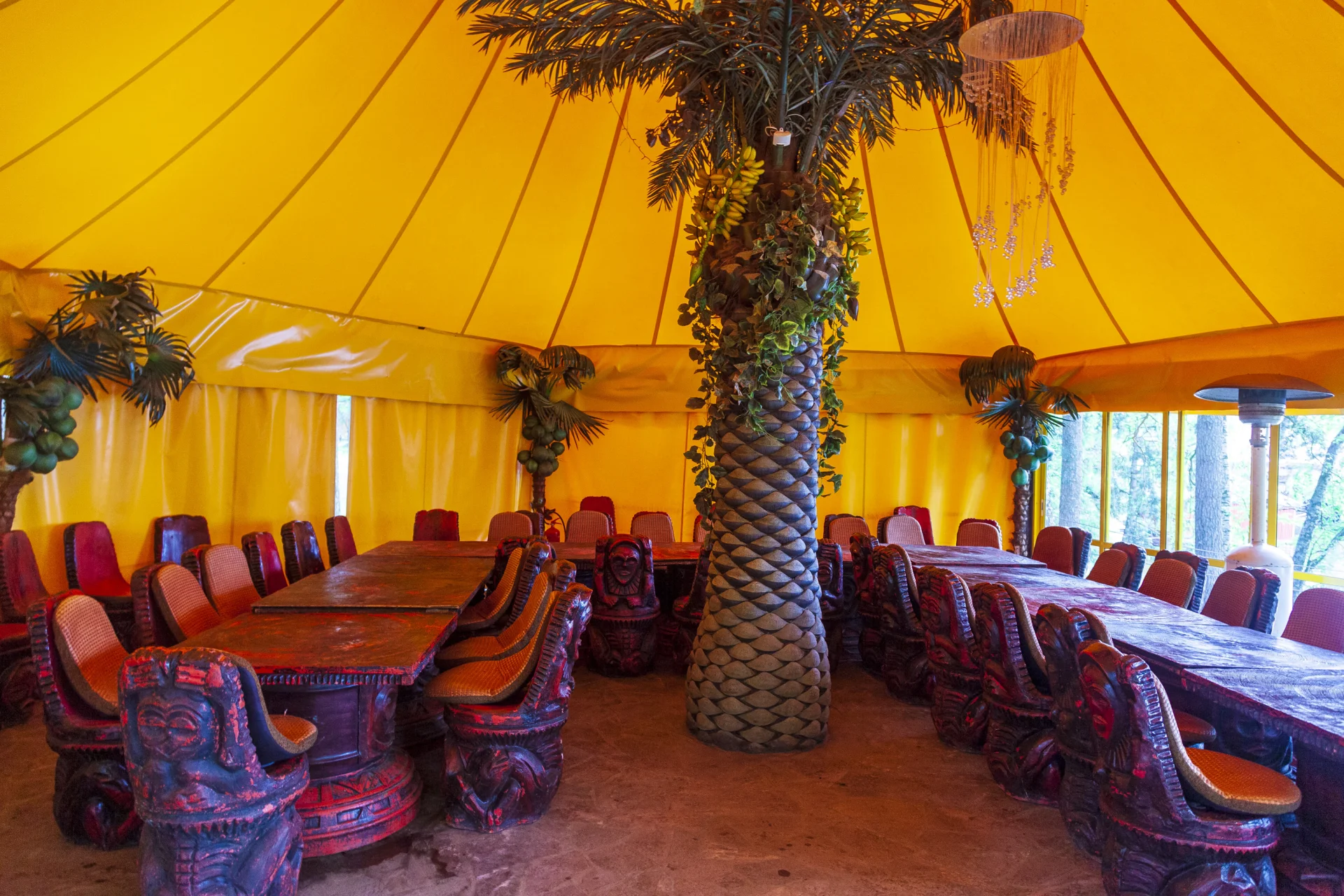 Шатер «Незнайка» у воды вместимостью до 50 человек в РК «Малибу»