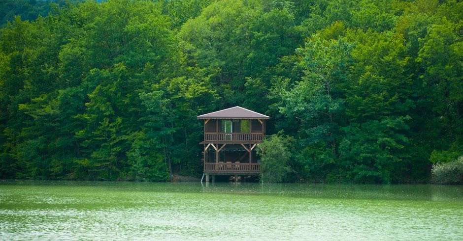 Пикниковые беседки на воде — база отдыха «Кабаний перевал»