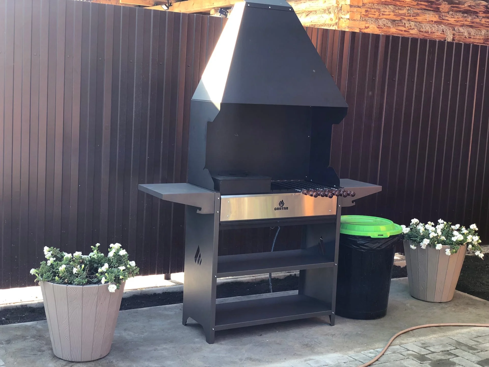 Аренда теплой беседки с гриль очагом и открытой верандой