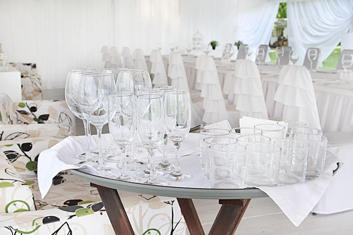 Небольшой шатер на 35 гостей (фуршет 70) — VodНый