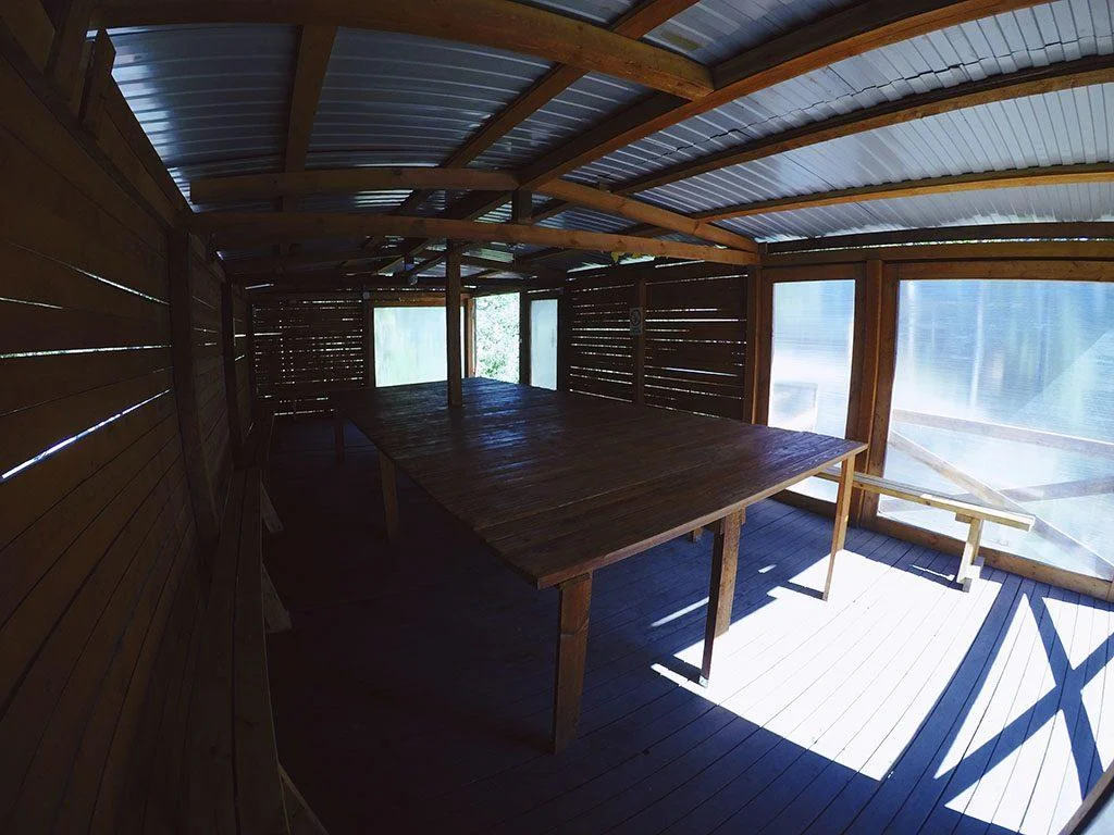 Аренда большой летней беседки вместимостью до 35 человек в Озерках