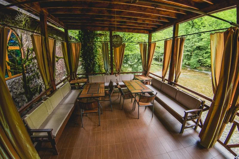 Пикник в Сочи в большой беседке на территории «Навалишенское ущелье»