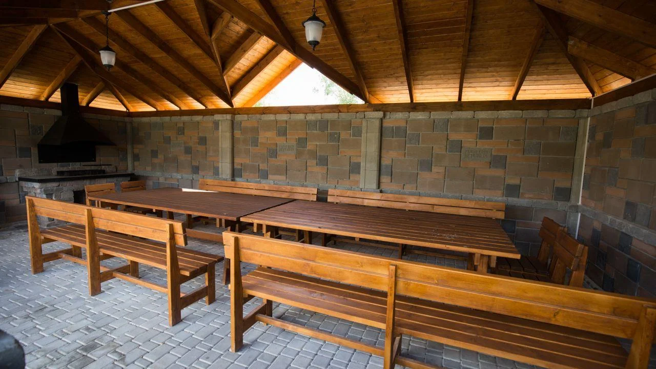 Беседки в Симферополе на Киевской в ресторане «Рыбацкая деревня»