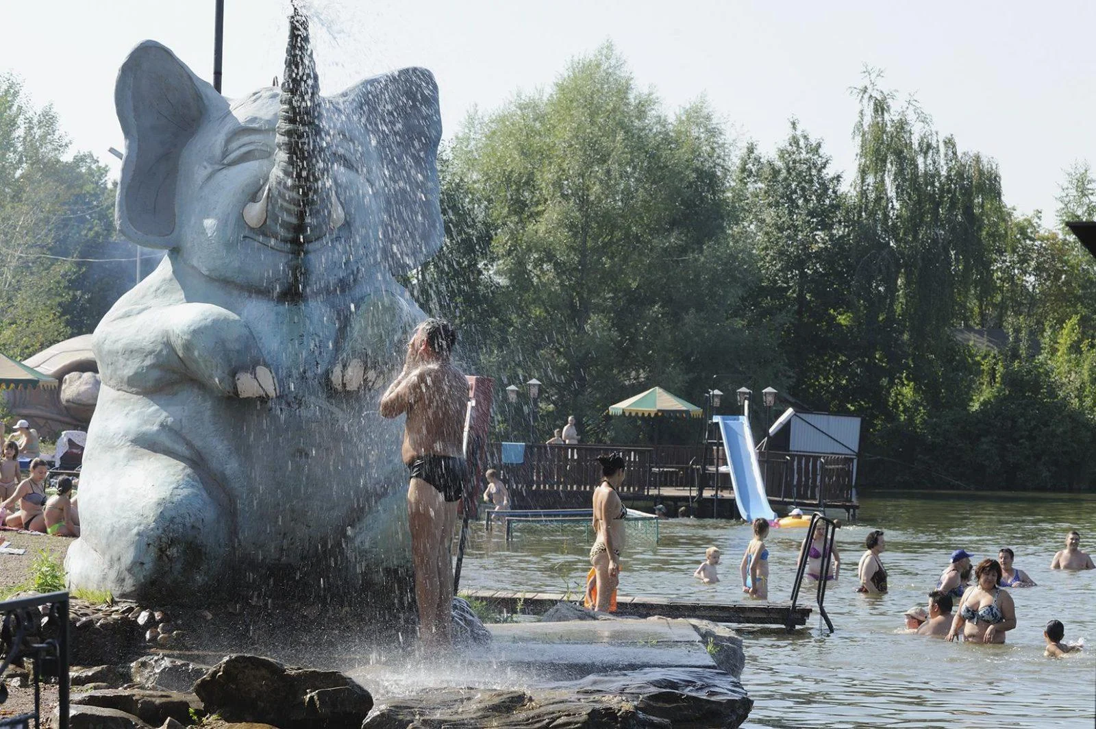 Беседки и мангальные зоны в парке отдыха Лукоморье