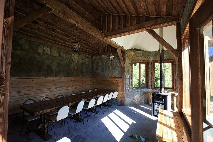 Теплая / закрытая беседка на 15 человек с мангалом РГК — Русская Охота