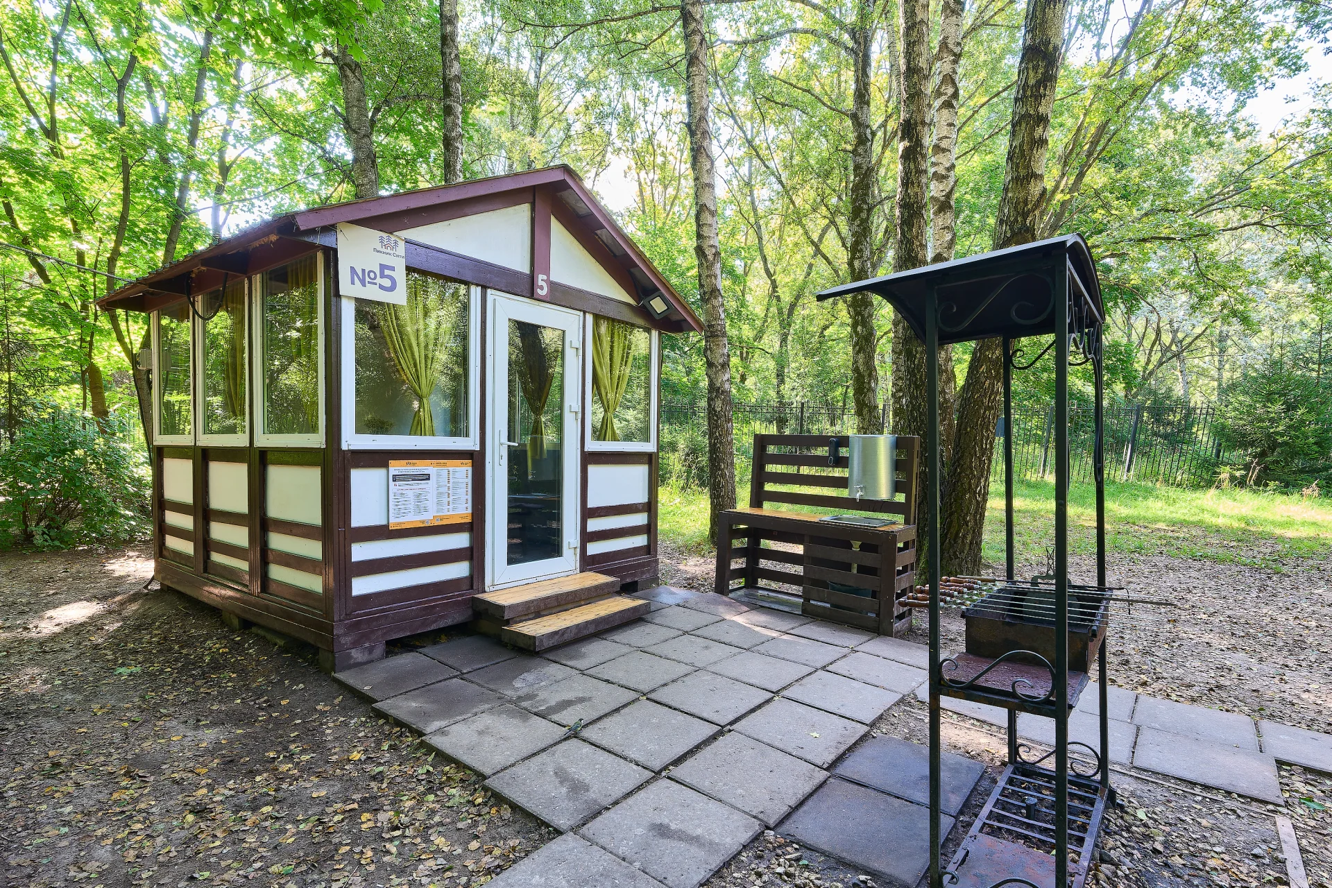 Теплая беседка с мангалом в Москве на 10 человек (Москва, Бирюлево)