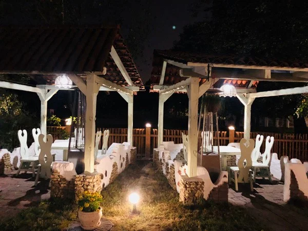 Большая летняя веранда ресторана «Рыбацкая деревня» в аренду