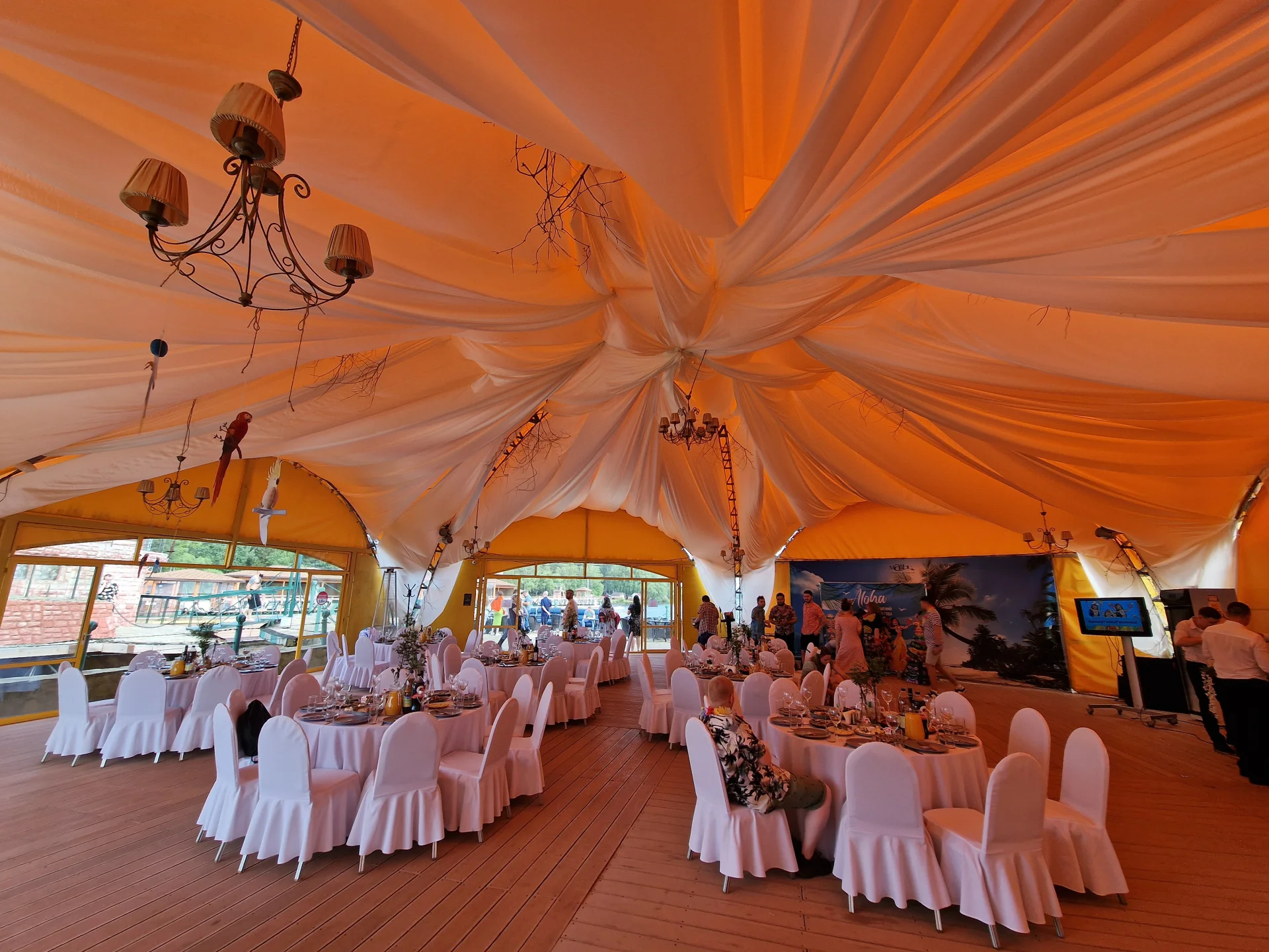 Большой шатер на воде до 250 человек в Московской области в РК «Малибу»