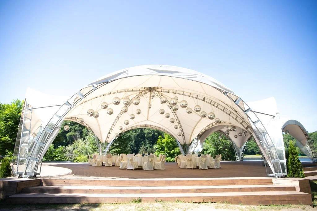 Шатер у реки на 360 человек — «Серебряный бор»