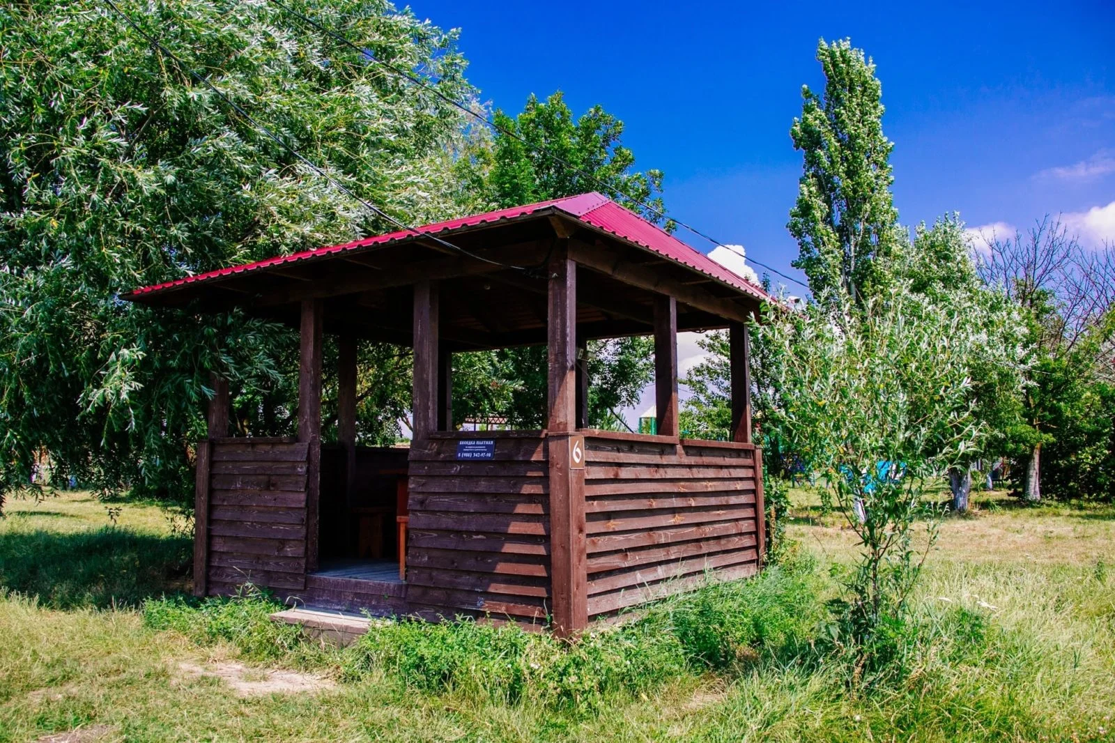 Маленькая беседка до 8 человек — Рыболовная база «Родные просторы»