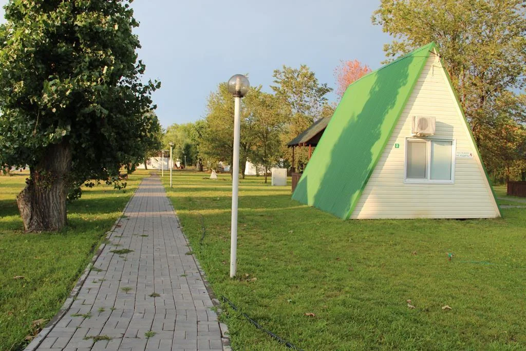 Мангальные зоны и беседки на базе отдыха “Изумруд”