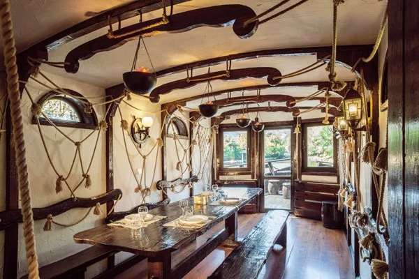 Аренда беседки (корабля) в ресторане «Рыбацкая деревня» Москва / СВАО