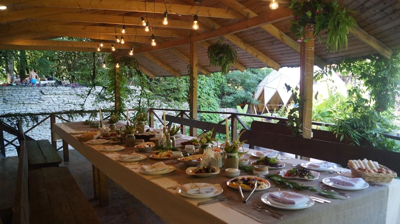 Отдых в беседках и домиках на территории базы отдыха «Хоста рика»