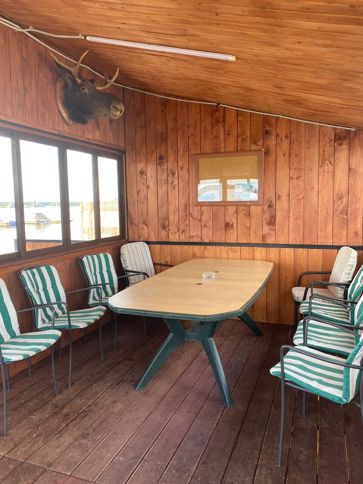 Аренда беседки на воде на берегу Клязьминского водохранилища в яхт-клубе «Парусник»