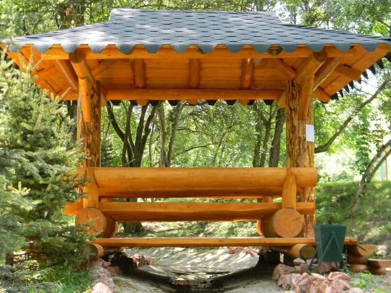 Снять навес № 5 с вместимостью до 10 человек на Грушевом озере