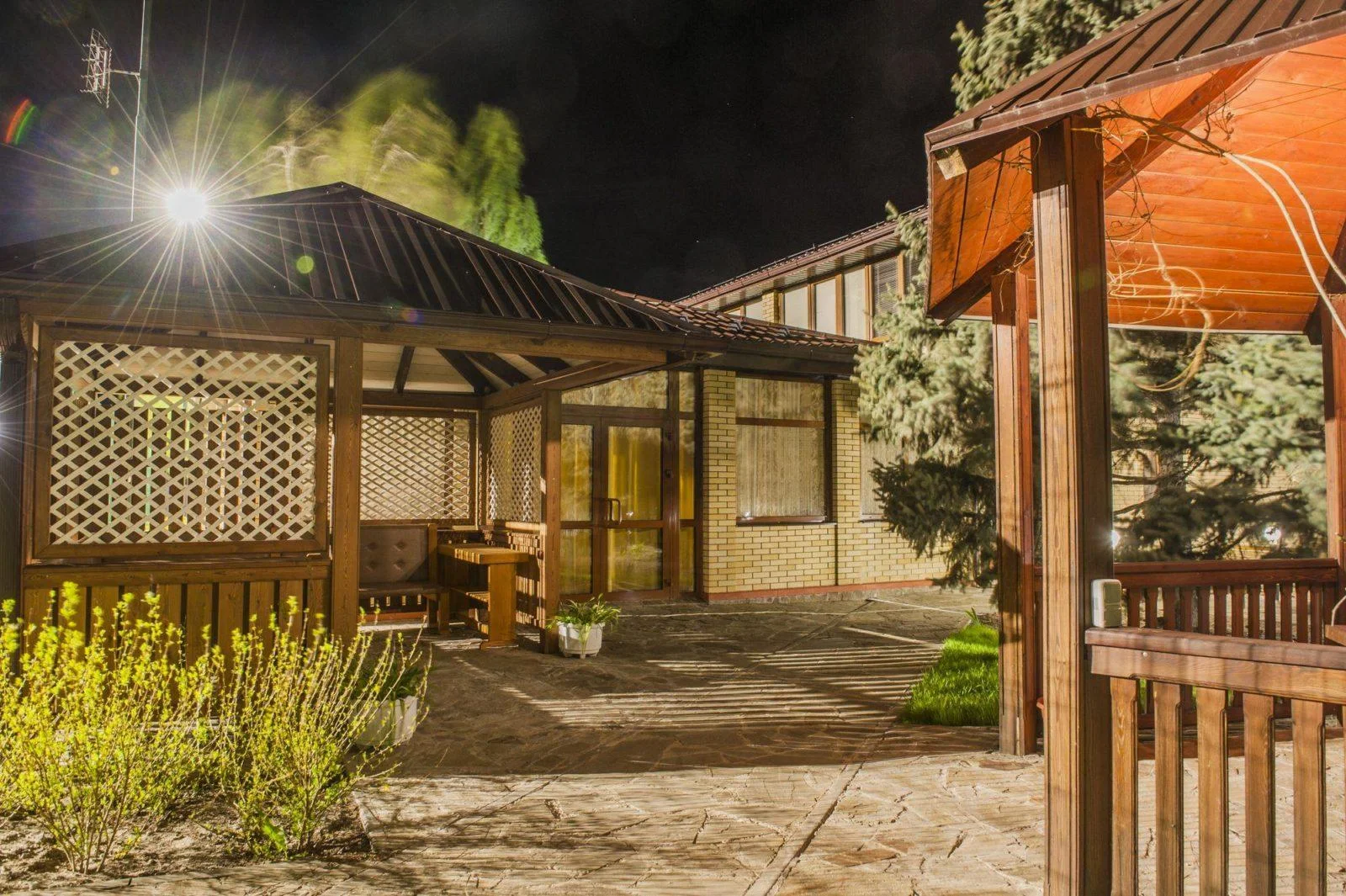 Центр “Малинка” предлагает беседки на левом берегу Дона