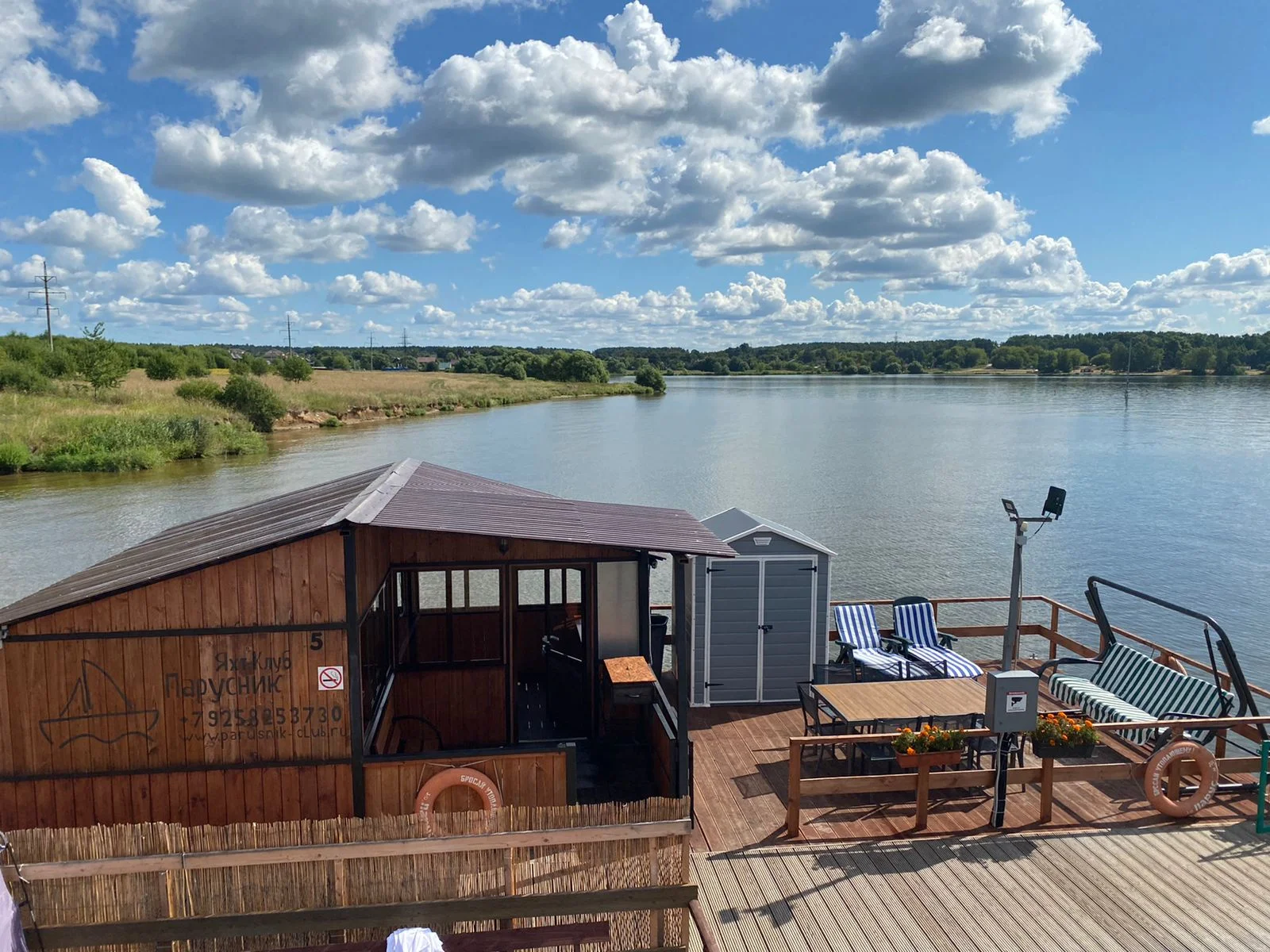 Аренда беседки на воде на берегу Клязьминского водохранилища в яхт-клубе «Парусник»