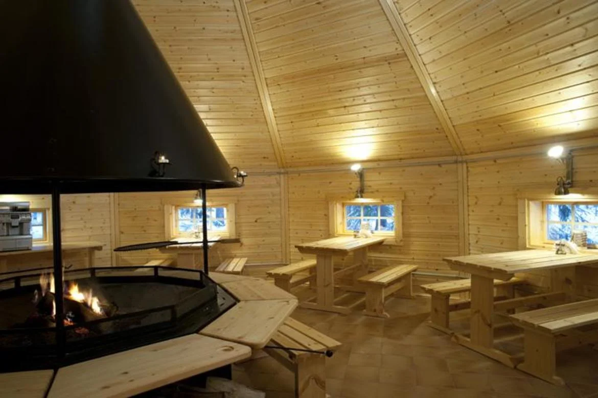 Теплая беседка на 25 человек в загородном клубе «Лесная обитель»