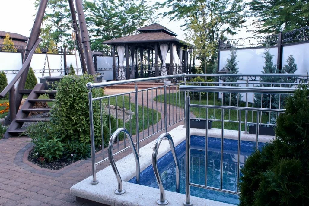 Беседка на 18-20 человек в аренду “Райский берег”